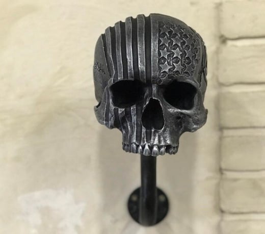 aldorian™ -Motorcycle Helmet Skull With Beard-Helmet Rack