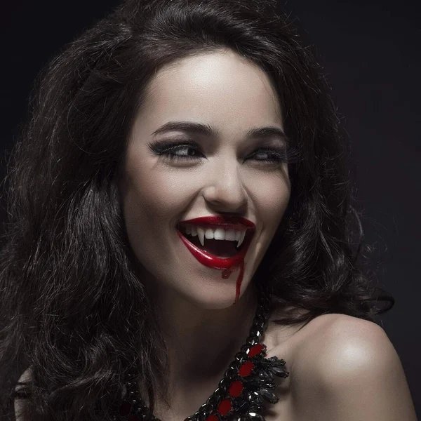 aldorian™-Automatic Retractable Vampire Fangs